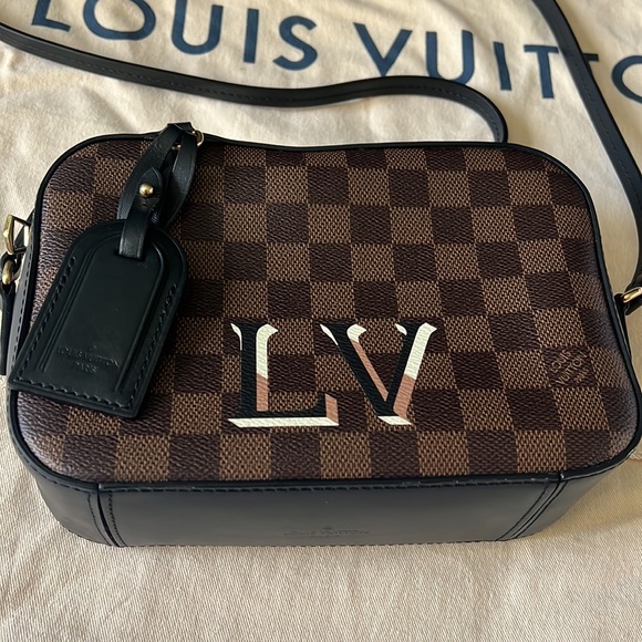 Louis Vuitton Limited Edition cross body bag - Picture 3 of 17